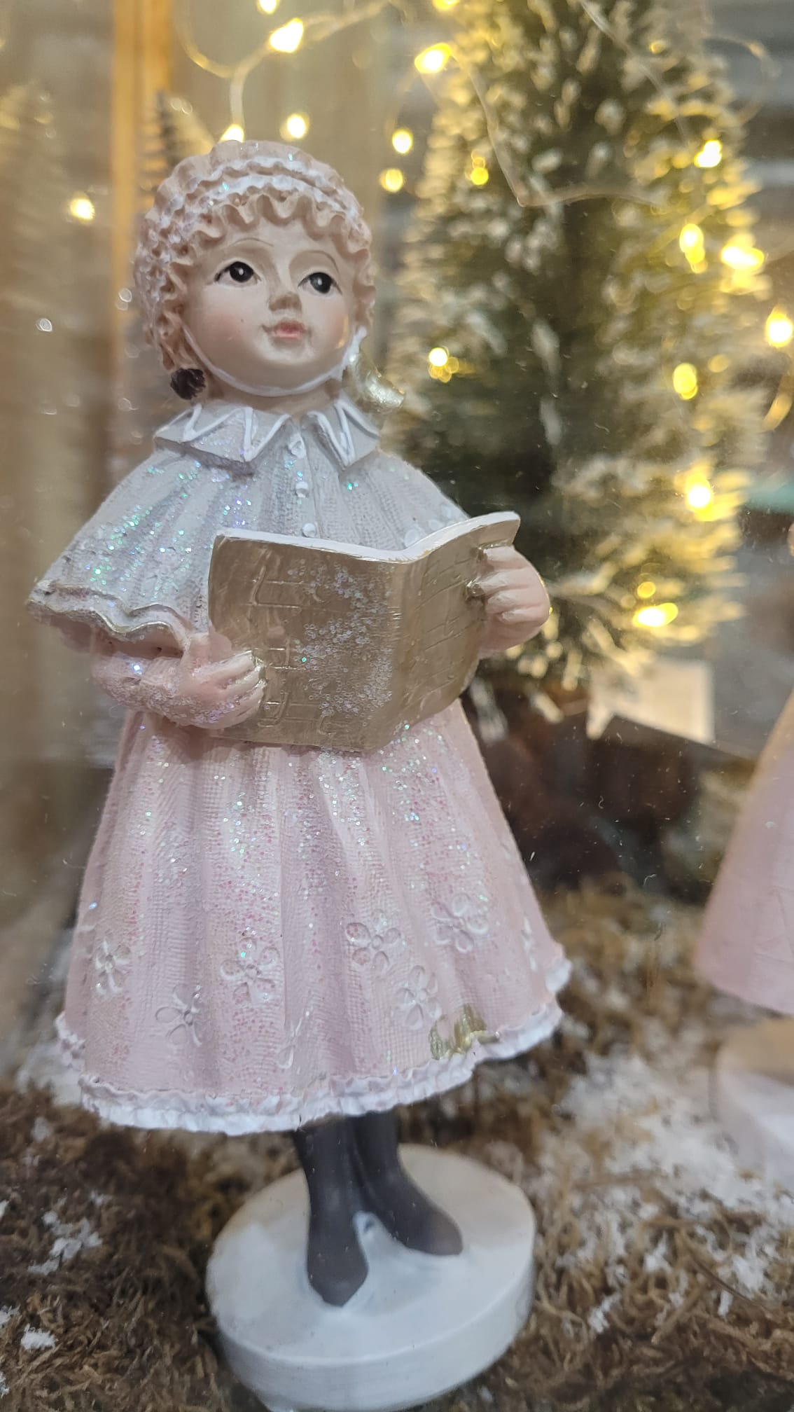 Figura navidad Niña con libro de partituras – Villancicos Navidad